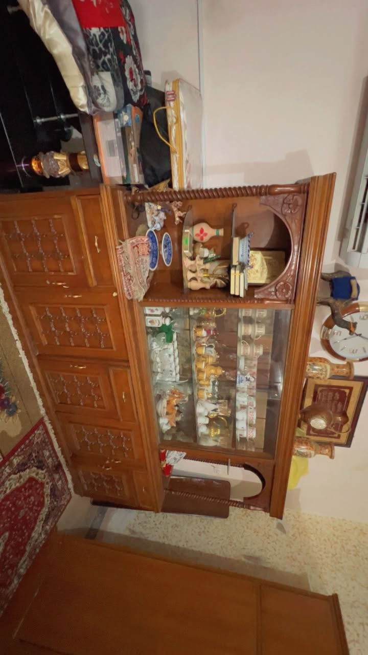 ميز بلازمه نضيف ومعرض كدامكم يلمع لمع. سعرهن 200 وبيهن مجال بسيط
تواصل عله هاذا الرقم ***********
