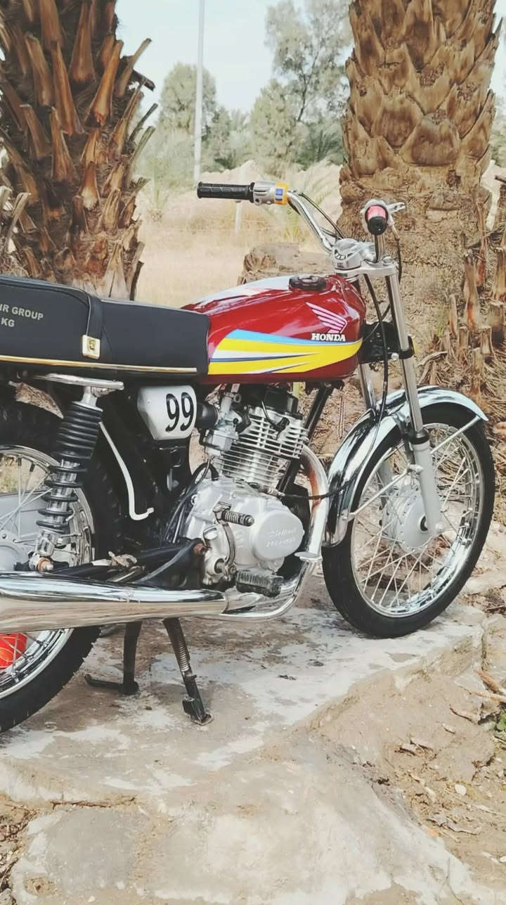 سلام عليكم دراجه للبيع  (كلك كلك )نضيفه كلش بس بيها خيط مال دخان قليل  السعر 550 وبيها مجال ( المكان غراف ) ***********
