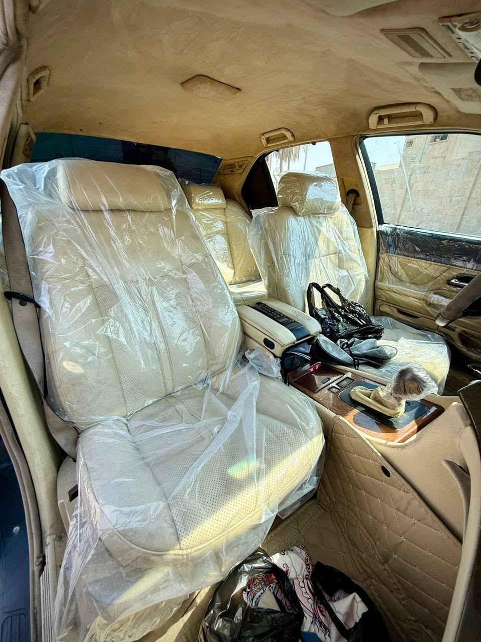 Bmw e38 744i 
بي ام دبليو كاسحه خفاش 🔥 
سياره موديل ١٩٩٨ مصبوغه عام 
بيها كان ضربه خفيفه بالجاملغ الورا ومعدليها
سياره كير محرك تبريد قطعتين كله شغال
غرفتها جلد بيجي نظيفه جدا مثل ماموضح بالصور
مكينه ٨ سلندر ٧٤٤ 
سياره ب اسمي سنويه جديده ل٢٨ تحويل ثاني يوم
بيها ملاحظات بسيطه 
مستعجل ع بيعتها بسعر اخو البلاش
رايدها ب ٤٥ وبيها مجال كلش قليل
عنوانها بصره/مطيحه/معقل/ 
للتواصل الاتصال على ***********
