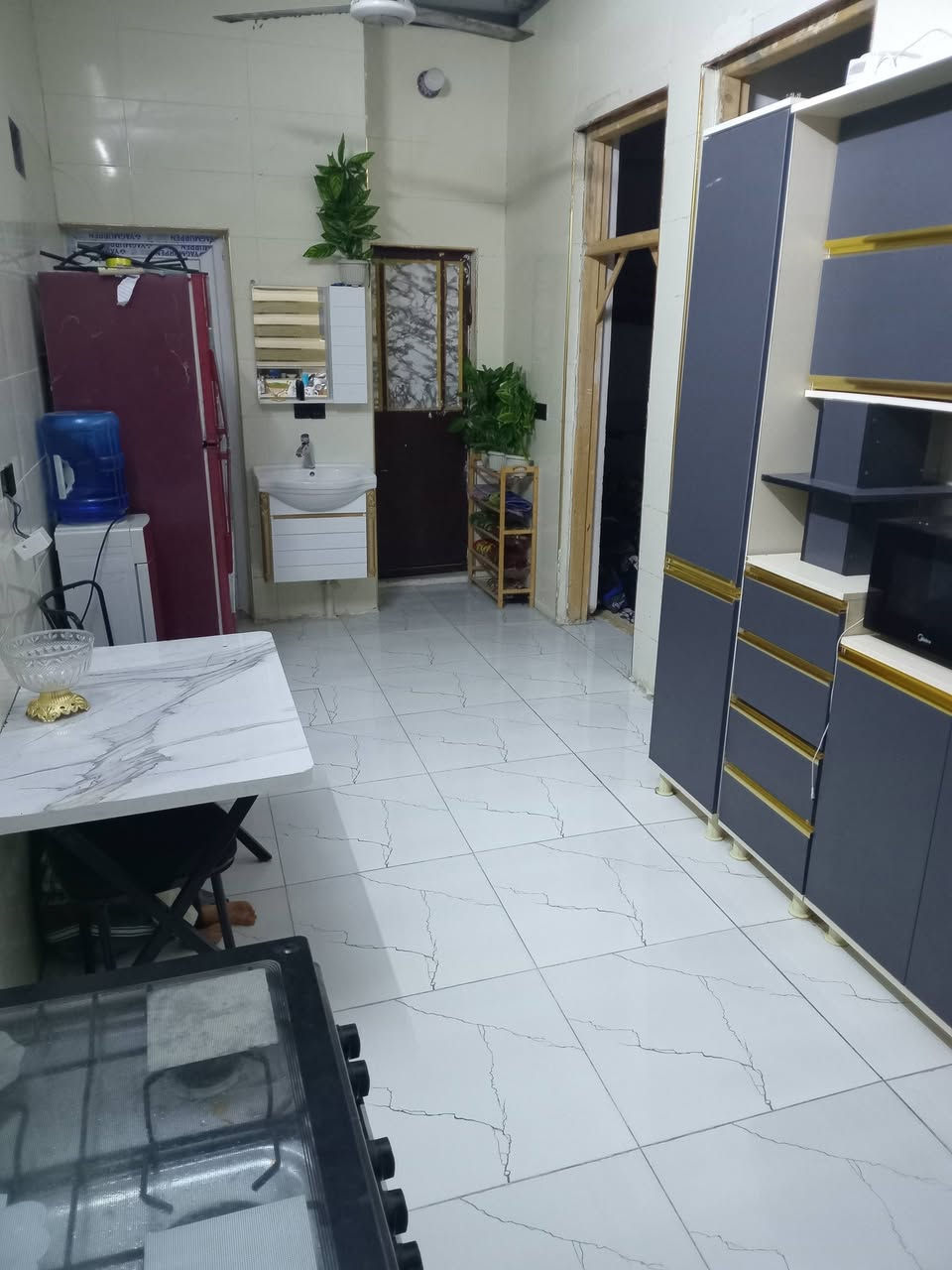 بيع مستعجل ١٠٠ متر سكف سندويج السعر ٣٧ قرب جامع الفردوس ***********واتس
