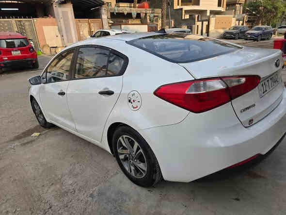 سلام عليكم كيا سيراتو موديل ٢٠١٥ خليجي مكينه١٦٠٠ دوش 
السياره بيها منضومه غاز جديد شاده بيها صبغ ٣ قطع بدون دواخل ماشيه ١٧٠ الف 
السياره كير مكينه ع وضع الشركه 
تبريد ثلج صدر تايرات جديد 
رقم بغداد بسمي تحويل ثاني يوم 
السياره جاهزه ع اخر حبايه 
شاشه تحكم ستيرين 
داخل لونين 
حساس 
٥ ويل كب 
لد امامي 
وبعد بيها اهواي مواصفات 
مواصفات السيراتو المعروفه 
السعر ١١٢ وبيها مجال بسيط حك الجيه 
***********
غير متواجد ع فيس 
مكان السياره بغداد شارع فلسطين
