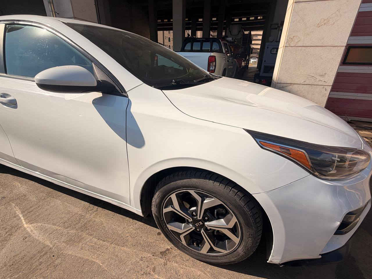 السلام عليكم من رخصة الادمن
كيا فورتي امريكي موديل 21 شمالي باسمنه
مكينه 2000دوش 
سياره حادثها بابتين صفحه السائق 
بيها ملاحظات بسيطه بالكشر
السعر 143ورقه بيها مجال سنويه 27تنتهي
مكاني بغداد مجمع بسماية
***********
