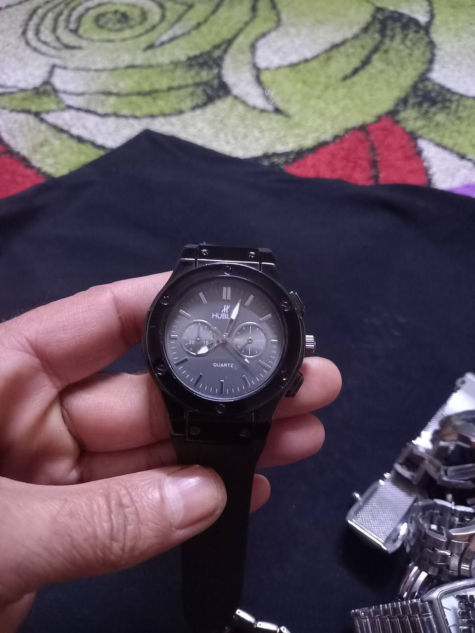 مجموعت ساعات للبيع شلعه وحده المهتم يتصل مكاني بغداد ***********
