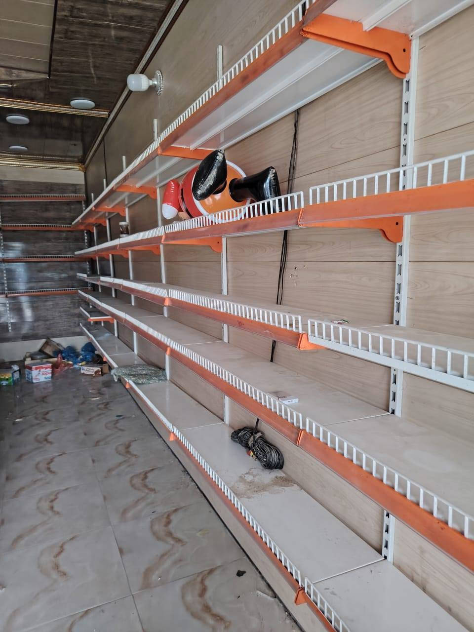 السلام عليكم
رفوف تركيه اصليه درجه اولى
شرط عدم جرد الصبغ وليس ايراني تركي اصلي يتكون من قاطع وسط رفوف حائط مع سجه
المكان بابل محاَويل ناحيه لامام
***********
