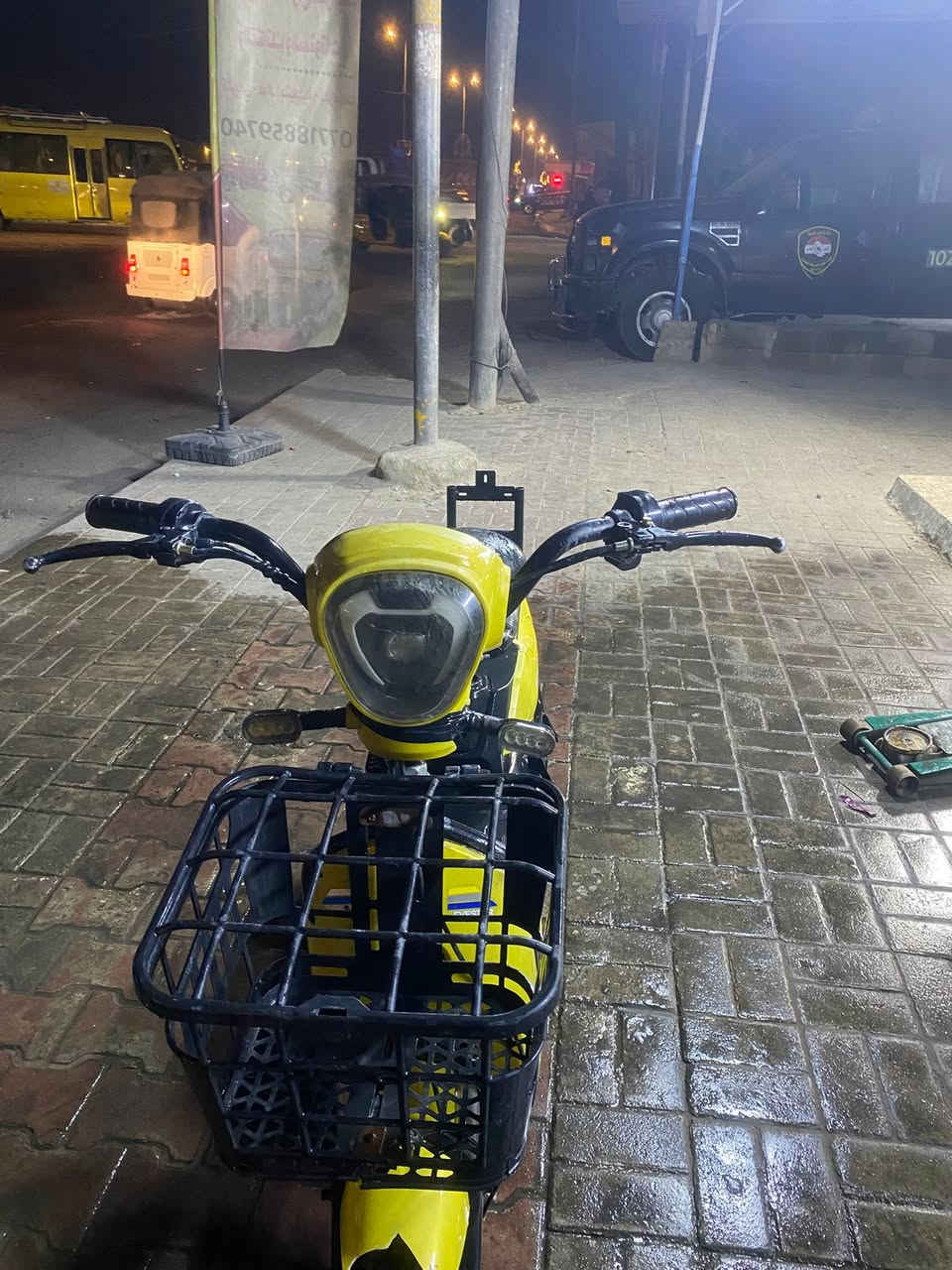 سلام عليكم دراجه شحن للبيع يحتاجله باتريات  وبصمه وتاير خلفي بس السعر125بيه مجال العنوان بغداد مدينه الصدر رقم ***********
