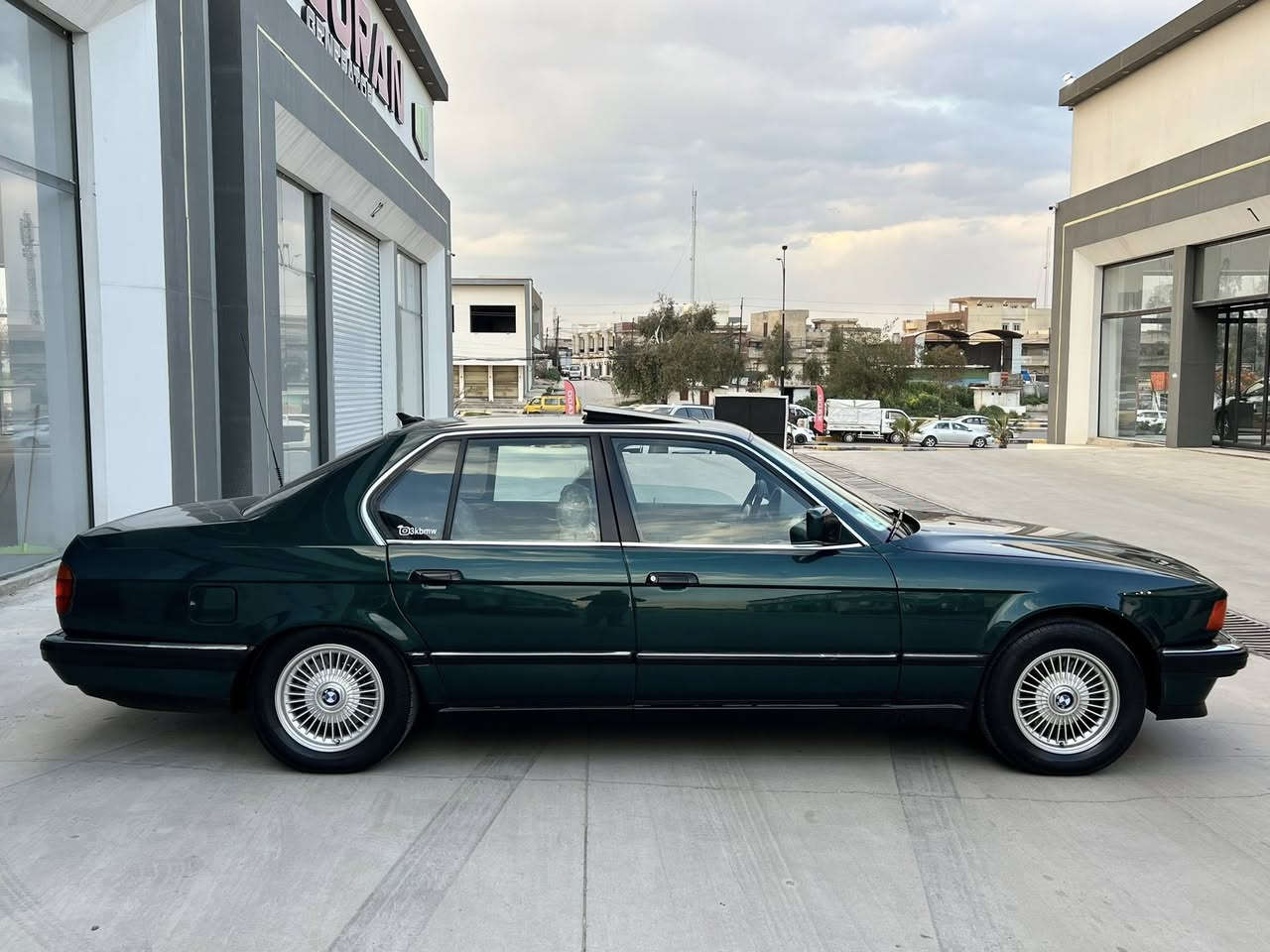 للبيع
BMW 
730-V8اصل 
1994اصل 
1-سلايت طكتين 
2-بجم عريض
3- ترايش نيكل
4- تبريد قطعتين
5- دبل ايرباك
6-دبل كمبيوتر
7-مثبت سرعه
8-اربعه جامات اوتو
9- مرايات كهرب
10- دركه صقر 
11- داخل بيجي نضافه 100/100
12-ويل شعاع اصلي جديد
13-دبل جكمجه 

السياره على البلاد بدون جطلات 
لايتات جديدة
بك لايت اصلي 1994 

محرك درجه اولى 
كير درجه اولى

صدر امامي خلفي 100/100 
ترايها درجة اولى

السياره مصبوغه عام جمالية فقط 
صبغتها درجه اولى وموضح بالصور صفحاتها مرتبه حيل 

هزه جديده فحص جديد 
سنويه جديده رقم جديد 
السياره باسمي

المكان نينوى
 

السعر (78)وبيها مجال 

***********
***********
