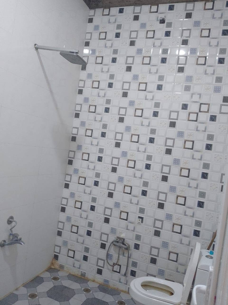 🏠 دار للبيع –📍 الموقع: الديوانية حي الزهراء – شارع المشتل دار مطلوب اسكان 60
✅ تسديد الشهري 332 (ملاحظه تغيير كفيل مباشر) 

📐 المساحة: 200 متر
📄 الطابو: صرف
🔹 تفاصيل الدار:
✅ كراج سياره بيه🚗
✅ طابقين – بناء كونكريت حر
✅ 5 غرف نوم
✅ 3 مجمعات صحية
✅ براني
✅ مطبخ
✅ صالة
✅ نظام كاميرات مراقبة
✅ سنة البناء: 2023
~~~~~~~~~~~~~
#متابعة_الصفحة
#نستقبل_جميع_عروضكم
———————————————————
🔺#للاستفسار الاتصال ع الارقام
 
***********📲

او مراسله واتساب ‏‪***********‬‏ 📲  
—————————————————————
🔺العنوان: مكتب بلجيبه 
ـ_ــــــــــــــــــــــــــــــــــــــــــــــــــــــــــــ
