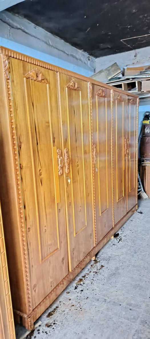 غرفة ٥باب صاج شغل ثقيل جدا نظيفة موديل حديث جاهزة السعر ٥٥٠ قفل تواصل خاص ***********
