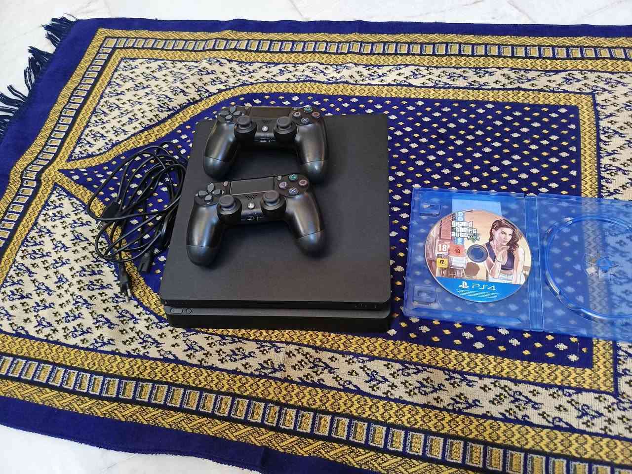 سلام عليكم ابلي فور4 جديد استخدام بسيط مع جوستك 2 قرص جي تي اي ذاكره 500 ملحقات كامله   السعر 250 مكان كربلاء المقدسة رقم الهاتف ***********
