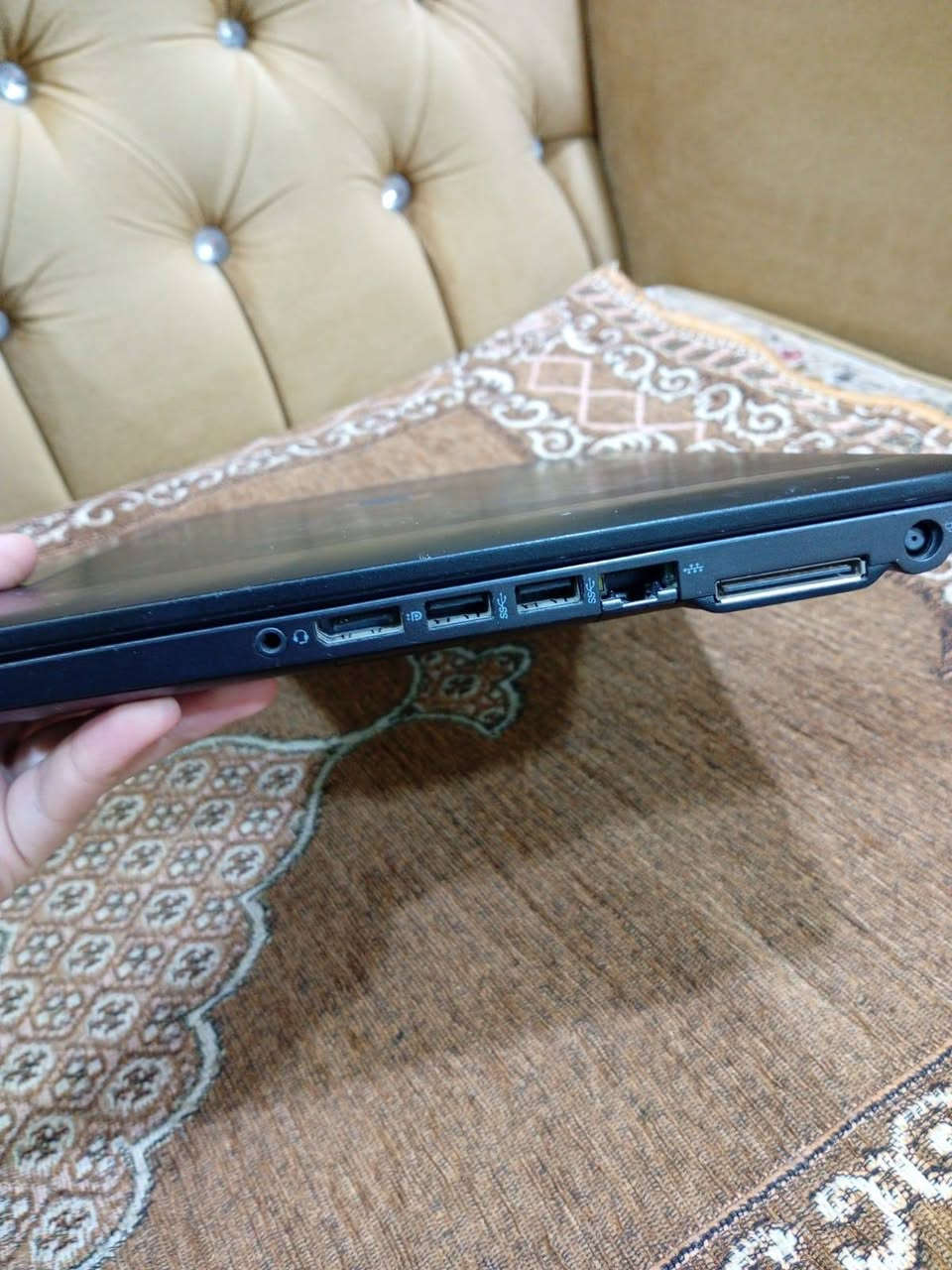 للبيع لابتوب 14 HP Zbook
i7 جيل رابع
رام 8
شاشة 15
من الجهه اليمين يحتوي على منفذ الشاحن ومنفذ ايرثلنك ومنفذين USB ومنفذ السماعه كما موضح بالصوره ومن اليسار منفذين USB ومنفذ SC وتهويه 
البطارية مبدلة والشاحن مبدل
الجهاز نظيف كلش وما بي ضربات
وندوز منصب ويشتغل طبيعي بس يحتاج تفعيل فقط
مناسب للشغل والدراسة والاستخدام اليومي 
السعر 160 قابل للتفاوض للشراي فقط
مكاني البصره 
تواصل خاص
او واتساب ***********
