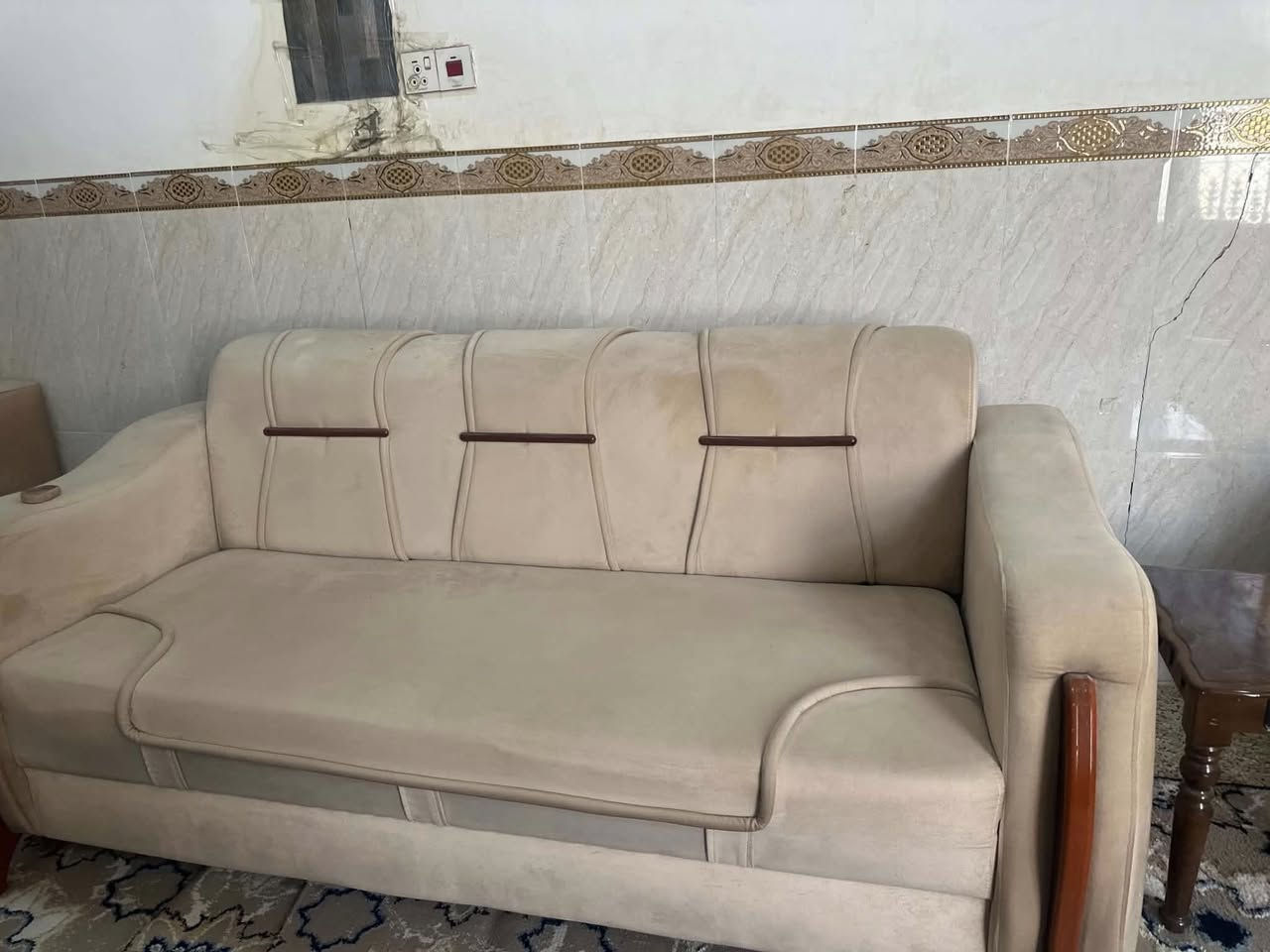السلام عليكم
تخم قنفات للبيع يتكون من عشرين مقعد وعشر كوشات جديد مشتريته مليونين ونص واريده مليون و٨٠٠
سبب البيع محتاجة واريد ابيعه يعني مضطرة للبيع 
ادمن وافق


**إذا كنت صاحب هذا الإعلان وتريد حذفه لأي سبب، رجاءا أرسل رسالة إلى الدعم الفني**