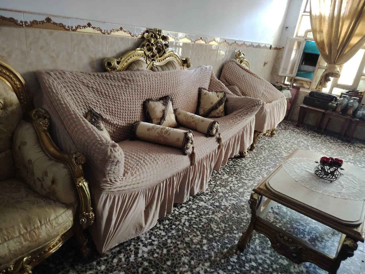 تخم ملكي للبيع نضيف مابي اي ضرر مكاني بغدا مدينتي الصدر الشراي يتصل ***********
