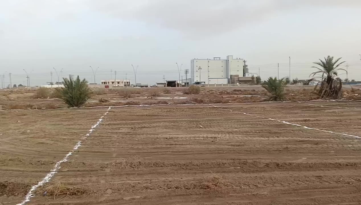 يوجد قطع اراضي للبيع في الرمادي مقابيل الطاحونه على طريق الجرايشي مساحه القطعه الواحده 280م الوجه 10 والنزال 28 تبعد القطع عن الطريق 100م فقط طابو زراعي تنازل مباشر واصل جميع الخدمات سعر القطعه 16 مليون وقابل للتفاوض 

للتواصل الاتصال او زياره المكتب على طريق الثرثار قرب الطاحونه 

***********. /***********
