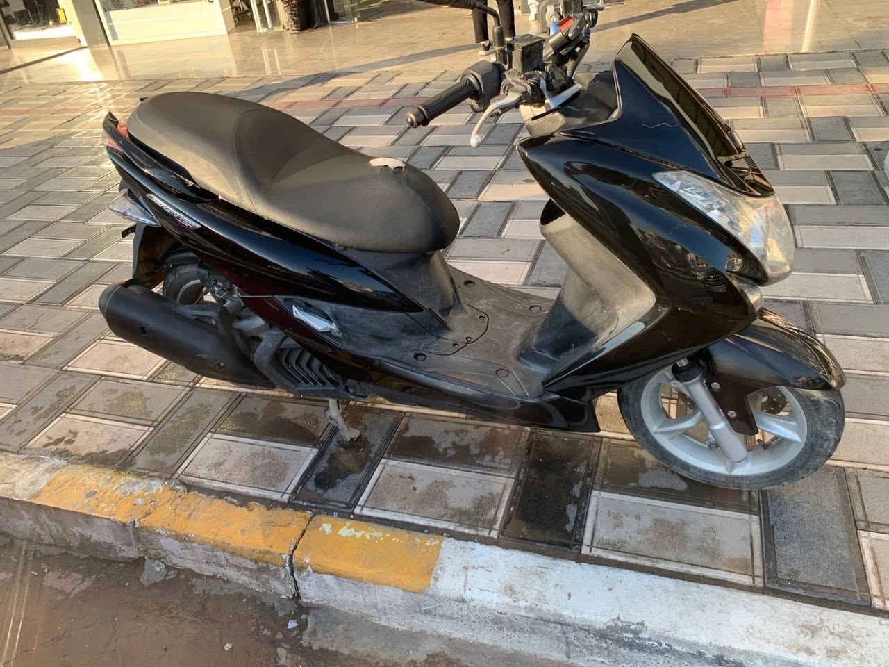 السلام عليكم دراجه ماجستا اس نضيفه كلش تفحص قبل كلشي  ضررها بس جلد الكشن شويا هاذ عيبها الوحيد 
***********
