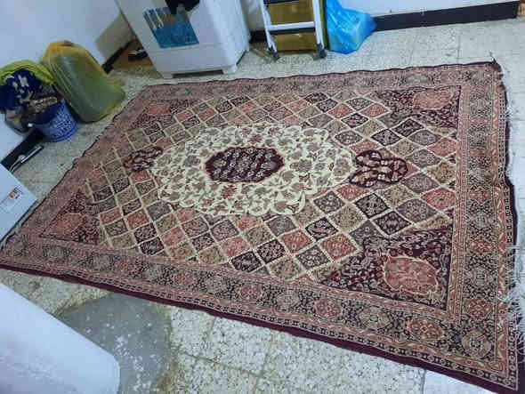 سجادة مستعملة نظيفة للبيع
الحجم ٣×٢ 
رقم الهاتف *********** 
العنوان ياسين خريبط 
السعر ٥٠ وبي مجال
