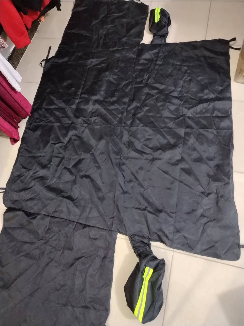 جادر سيارة  يغطي بنيد وجامة الامامية  
السعر 8 بس 💰
العنوان حي البتول 📌
متوفر توصيل 🚛


**إذا كنت صاحب هذا الإعلان وتريد حذفه لأي سبب، رجاءا أرسل رسالة إلى الدعم الفني**