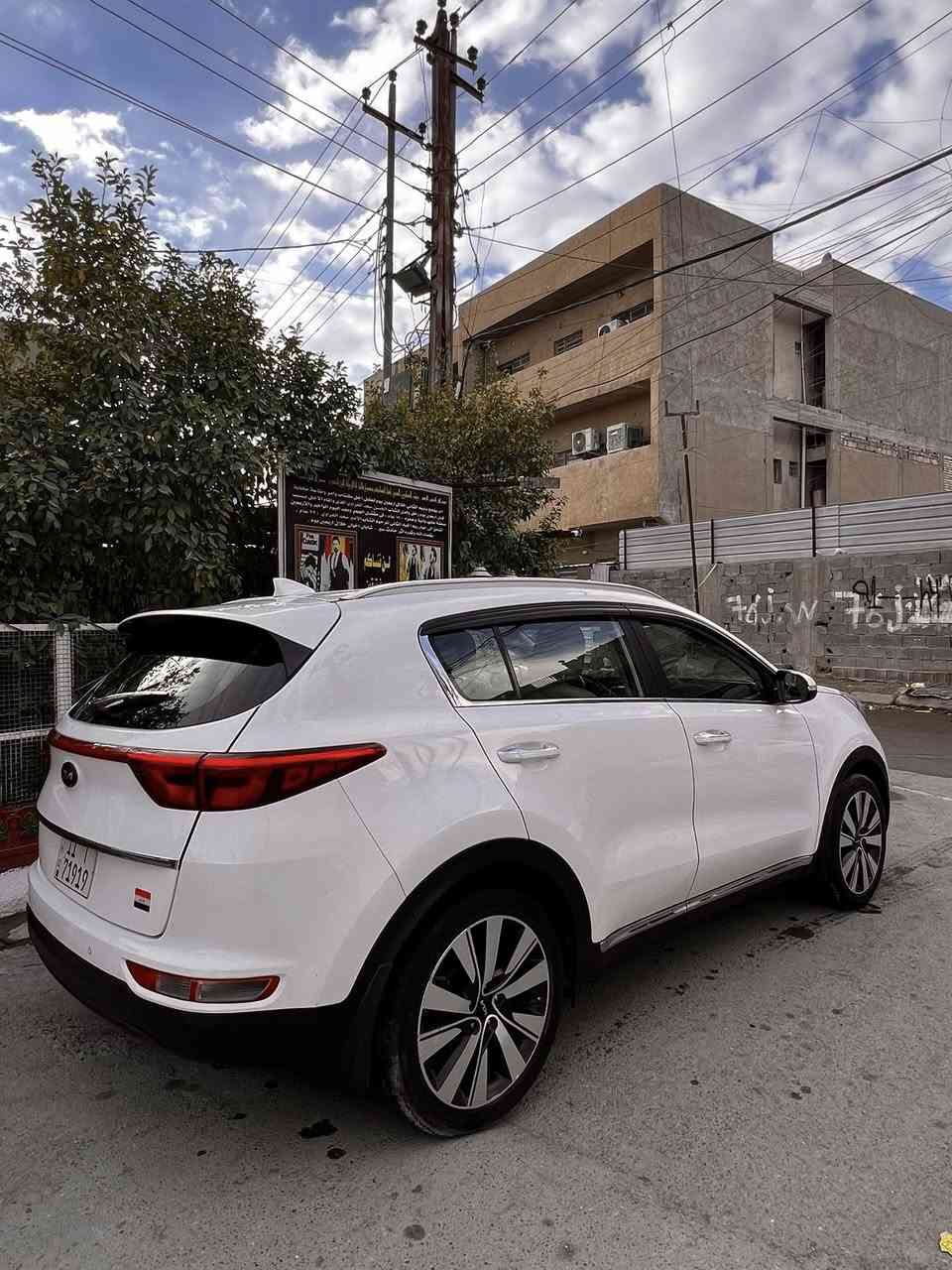 السلام عليكم كيا سبورتح 2017 خليجي 
بدون صبغ مواصفاتها معروفة مكينة 
2000 دوش سيارة جاهزة ماشية 104 الف
مكاني بغداد بأسمي رقم بغداد الدولي 
السعر 177 السونار مرفق بالمنشور
***********
