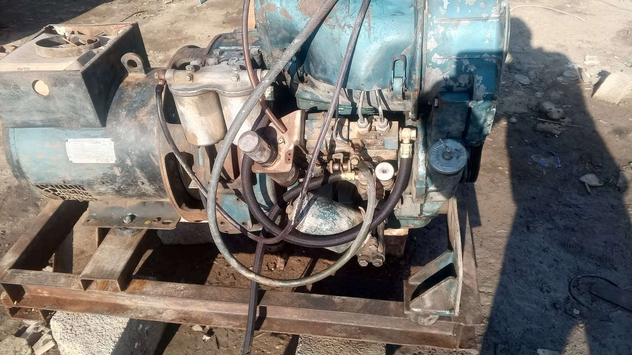 السلام عليكم 
مولد 2 بستم 
كامل شرط شغل 
مكفول من صرف وبخار 
توليد15كيفي 
مكان ديالى كنعان طريق مندلي بلدروز 
الاستفسار ***********
