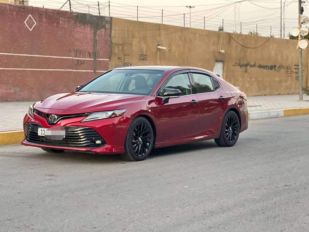 تويوتا كامري 2018  XLE
وارد امريكي 
الممشى الكلي للسيارة  94.000 M  وقابل للزيادة
صبغ قطعة وحده فقط البنيد مكان الحادث من امريكا بداية البنيد من جهة السائق 
فول مواصفات السيارة
مثبت سرعة 
كشنات جلد  اسود تدفئة فقط
بانوراما
تحكم ستيرن 
رادار أمامي وخلفي
توقف ذاتي فرامل الطوارئ
حساسات أمامي خلفي 
نقاط عمياء 
حساسات اطارات 
بصمتين اصليات
3 أنظمة قيادة
صدر أمامي خلفي جديد بالكامل 
 فلنجات  سيراميك رياضي مثقب أمامي خلفي
ويل كب حجم 18  أسود وتخم اطارات تايلندي  جديد
السيارة عليها إدامة بالكامل من كلشي بوليش ومحرك السيارة جاهزة بالكامل اي نقص ما بيها 
السعر 20.500$  وبي مجال
مكان السيارة بغداد شارع فلسطين
*********** 
***********
