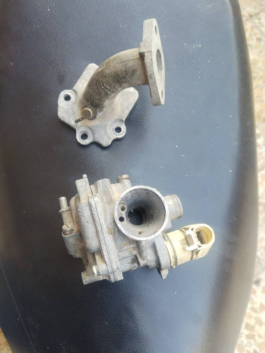 كابريتر اصليه مع قاعدتهة مال دراجه ساسوكي رياضي السعر خاص ***********
