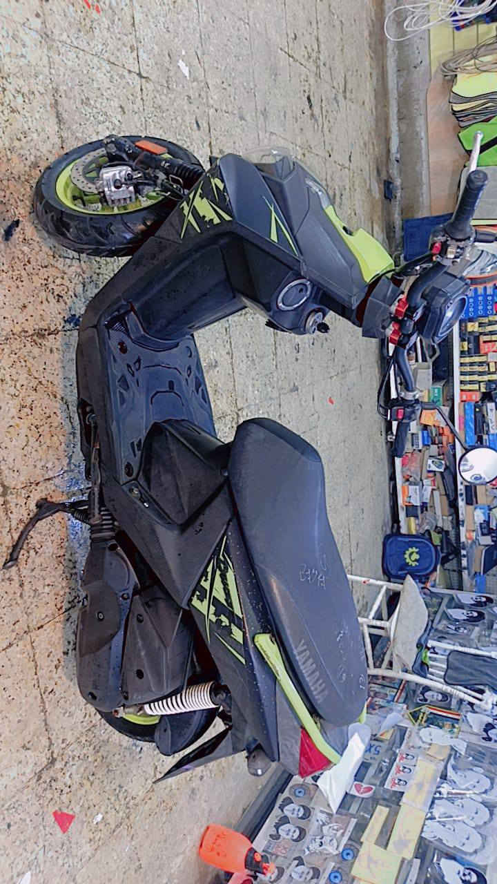 السلام عليكم دراجه للبيع جبلي حديث دراجه جديده مال رمبه الله وكيل مضمومه ماشيه ٢٨ رمبه رمبه جيب وياك الف  فيتر
وافحص الدراجه كوريه كلشي ما نقصها البرغي مانقصها مكاني بغداد الشعله السسعر ١٨٥٠ وبيها مجال ***********
