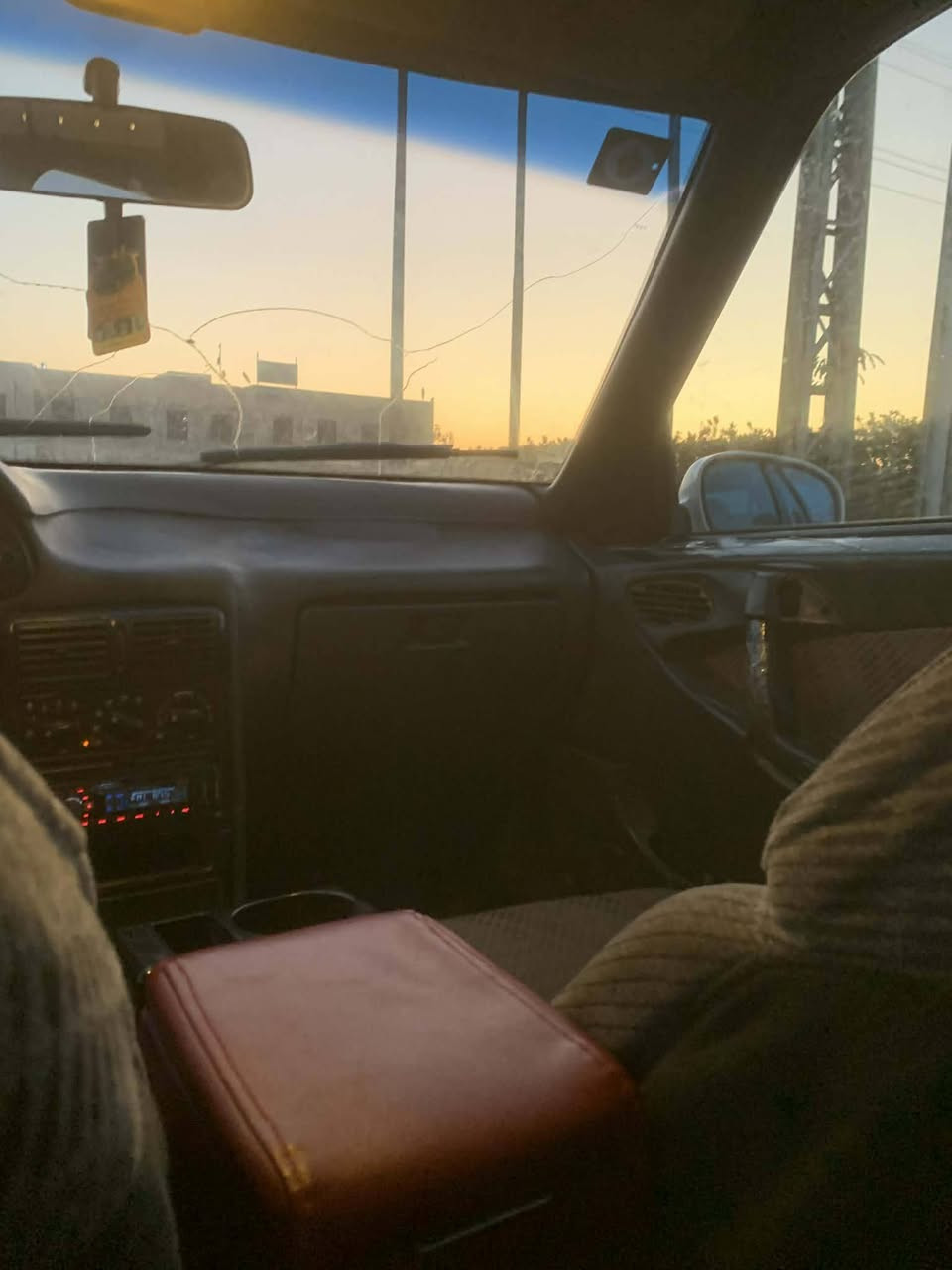 سلام عليكم من رخصت صاحب الكروب
دايو اسبرو موديل 96 
رقم بغداد دولي تحويل ثاني يوم 
محرك مسكر كير عادي 
بيها خيط بخار 
حداديه نضيفه تخم تاير نضيف 
سعر 30
رقم الهاتف ***********
