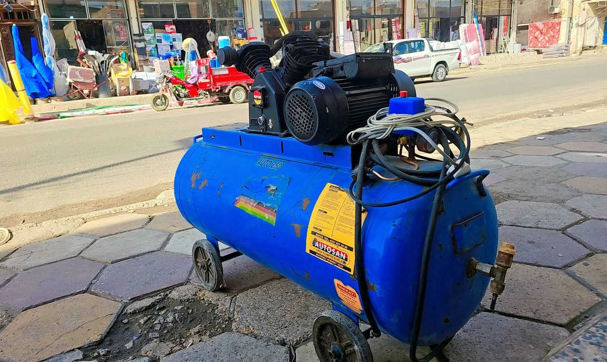 كمبريسر حجم 250 لتر جاهز شرط الفحص ملف نحاس 
السعر 400
ميسان العمارة 
***********
