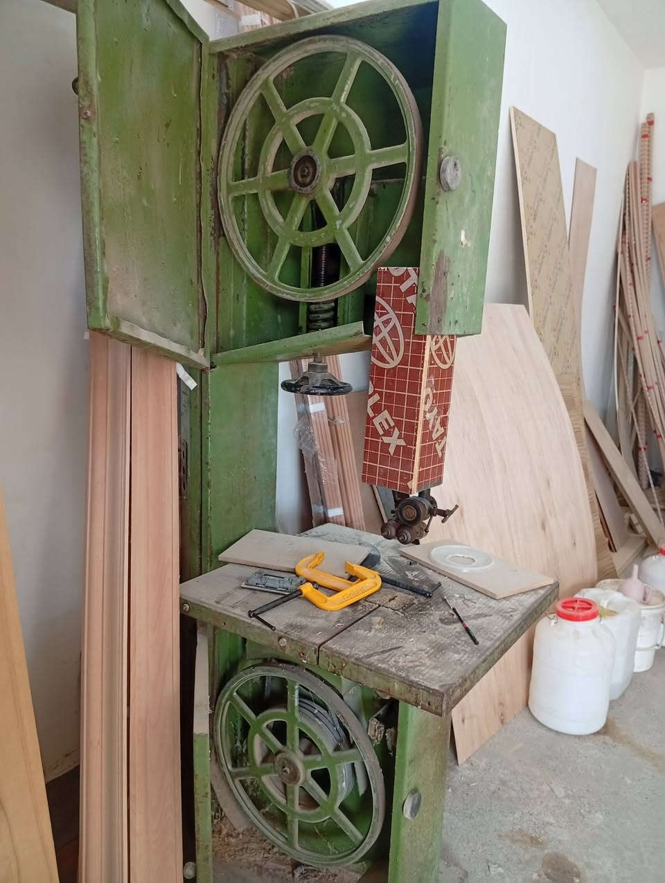 سلام عليكم منشار لولبي قياس 50للبيع مكاني ابو غريب الشراب يتصل ***********
