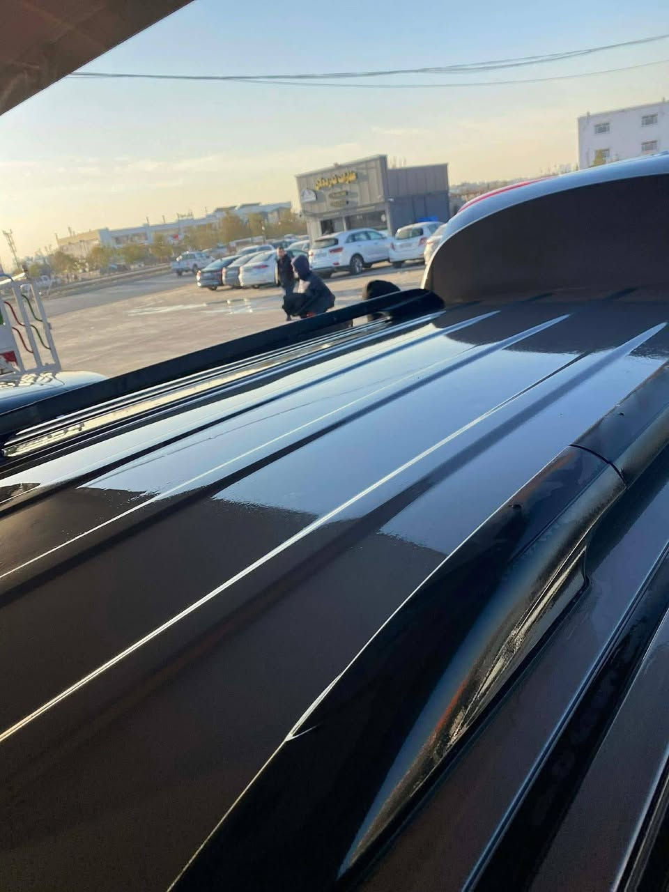 السلام عليكم سينا اللبيع موديل 2017رقم احمر اجرة بيها قطية صبغ وحدة تخم تاير جديد وصدر جديد سنوية وهزة جديدة السعر 170$ وبيها مجال ***********
