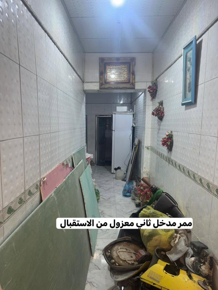 سلام عليكم دار للبيع يرهم حسينيه يرهم سكن مساحه ٥٠ متر طابقين الاول مدخلين استقبال  وممر وصاله ومطبخ 3x3 وحمام وتواليت ومنور الطابق الثاني بي غرفتين غرفه صغيره تصير مال اطفال او تصير مخزن 2x2 وغرفه  جبيره 5x5 وتواليت العنوان  حي الهادي بين الجاير وابو طالب فرع اسواق زمزم من جهه مستشفى عباس الاهلي يبعد عن التبليط ١٠٠ متر يبعد عن الولايه ٢كيلو مشي 5  دقايق للامام الحسين (ع) الطابق الثاني يرادله تصليح بالبورك وصبغ الطابق الارضي نضيف السعر ٥٥ وبي مجال للشراي*********** للاتصال واتساب
