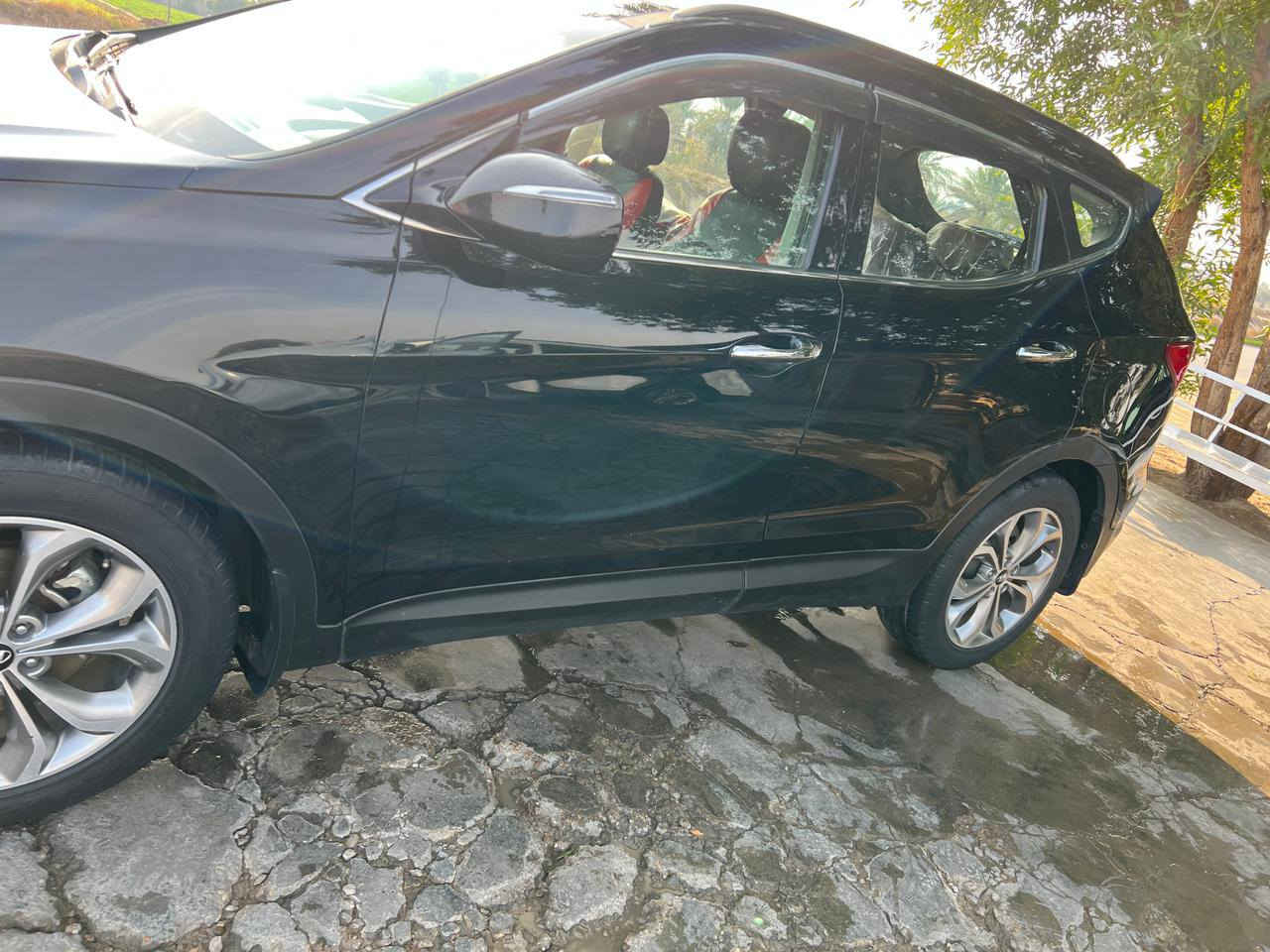 للبيع سنتافي موديل 2014 رقم بغداد انكليزي بأسمي فول مواصفات بيها بارد مقدار شبر بالبنيد ورش صبغ كذلك مقدار شبر بقبق الجنطه محرك 6 سلندر جاهزه من كلشي مكاني بغداد للاستفسار الاتصال ***********
