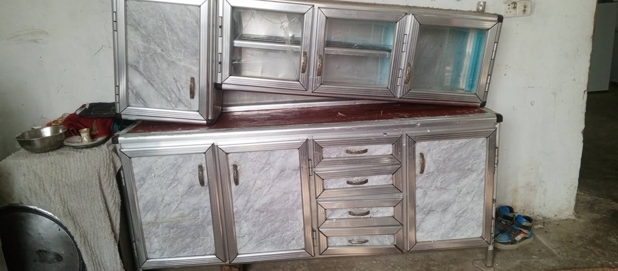 السلام عليكم كاونتر ثلاث قطع ثقيل الوزن سعره 200/ ***********
