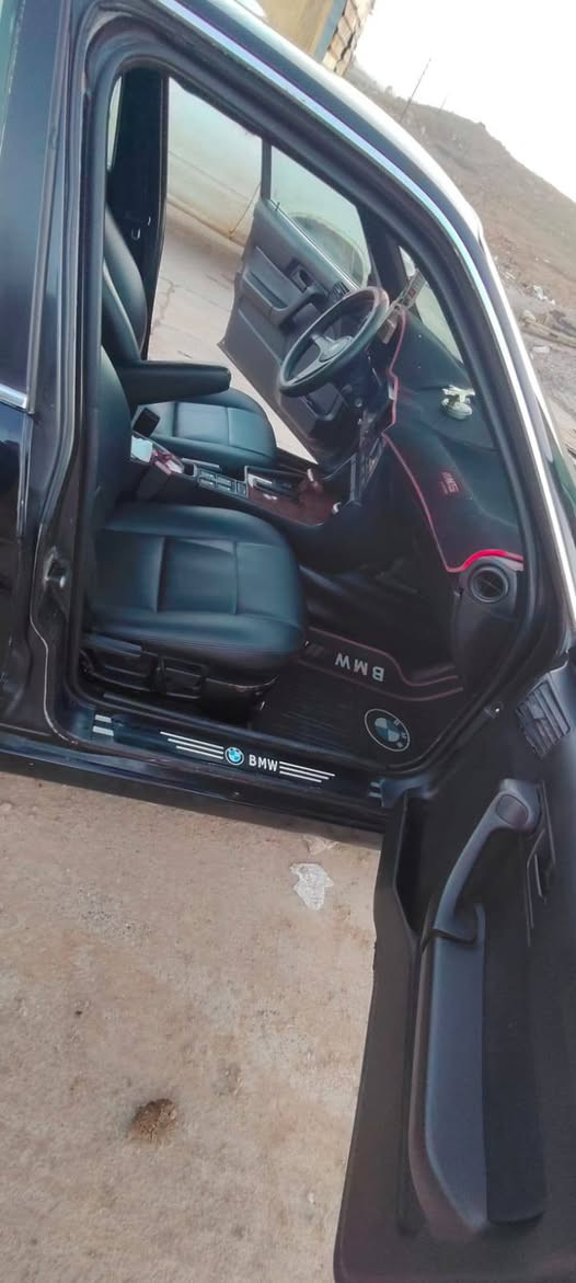 السلام عليكم ورحمه الله
بي ام للبيع موديل 1991 اصل 525 محرك فل محرك وكير شرط فول مواصفات تبريد قطعتين فتحت سقف وياله جديده تايرات نضاف كهربائيات شرط جامات 4 كهرب لا ضرر ولا معجون  فقط صبغ جماليه شرط معدل فوك ال 200 
السياره جاهزه وبسمي صافيه قفل مركزي سنتر لوك 
سعرها 57 وبيها مجال قليل مكاني موصل حي العامل 
***********
