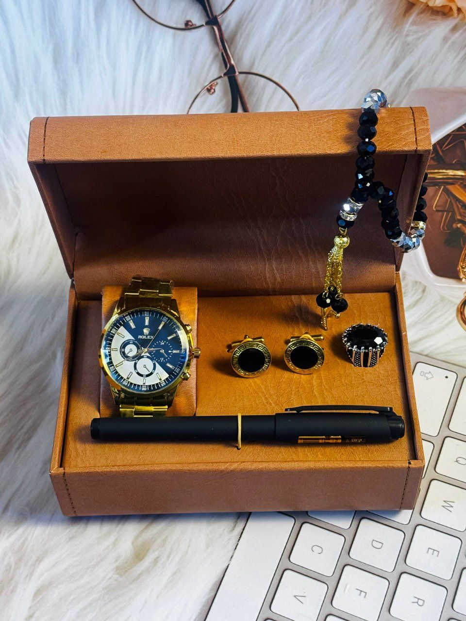 ليست هدية… بل فخامة تُهدى
ذوقٌ يسبق الكلام
ويقول بصمت:
أنت تستحق الأجمل. 🤞🏻😘

بوكس هدية رجالي 

شي راقي وفخم 😍😘

يحتوي البوكس على:
ساعة يد فاخرة
قلم أنيق
كبك (أزرار أكمام)
خاتم رجالي
مسبحة أنيقة

بوكس متكامل بهدية راقية 🎁✨

مع كيس خاص بالهداية وكارت معايدة حسب الطلب ✨ 😍 

توصيل جميع المحافظات


**إذا كنت صاحب هذا الإعلان وتريد حذفه لأي سبب، رجاءا أرسل رسالة إلى الدعم الفني**