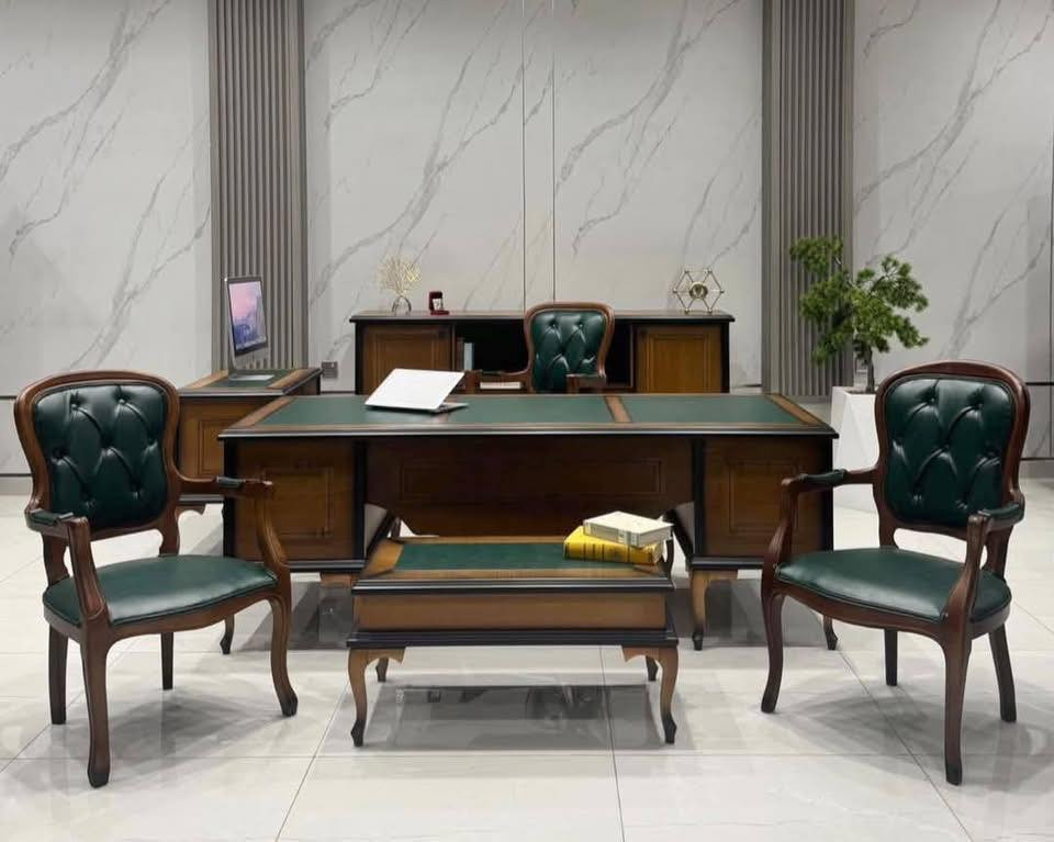 تاهوlt2015
خليجية كفالة عامة عدا ارباع الجاملغات الامامية 
فتحه
شاشة + قاصة 
باب خلفي كهربائي 
داخل جلد قرميدي 
حساسات امامية خلفية 
كشن هزاز
شاشة بلقماره
قاصه سريه
تشغيل عند بعد 
السعر 330
مكان البصرة 
رقم الهاتف
ملاحضه غير متواجد على النت 
***********
