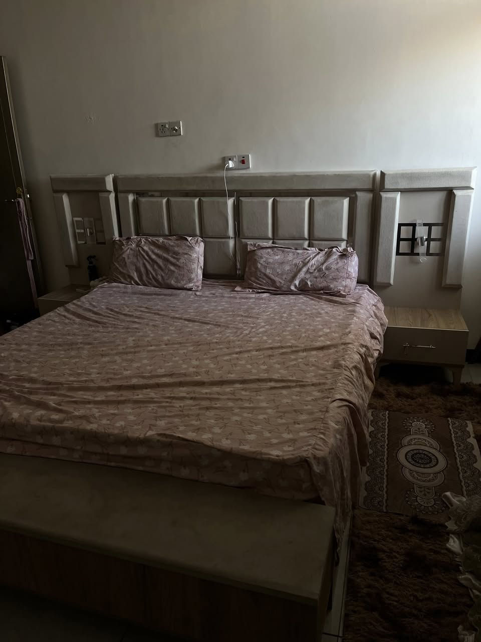 غرفه سبع قطع سعر 800 الف جديده مابيها اي ضرر تواصل ماسنجر او واتساب ***********
