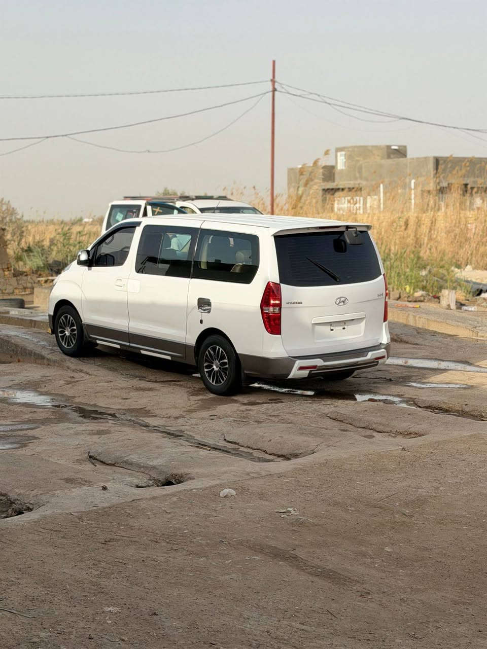 سلام عليكم
ستاركس مفتوحه 
موديل ١٥
 رقمها كربلاء وهذا رقم صاحبه
***********/***********
