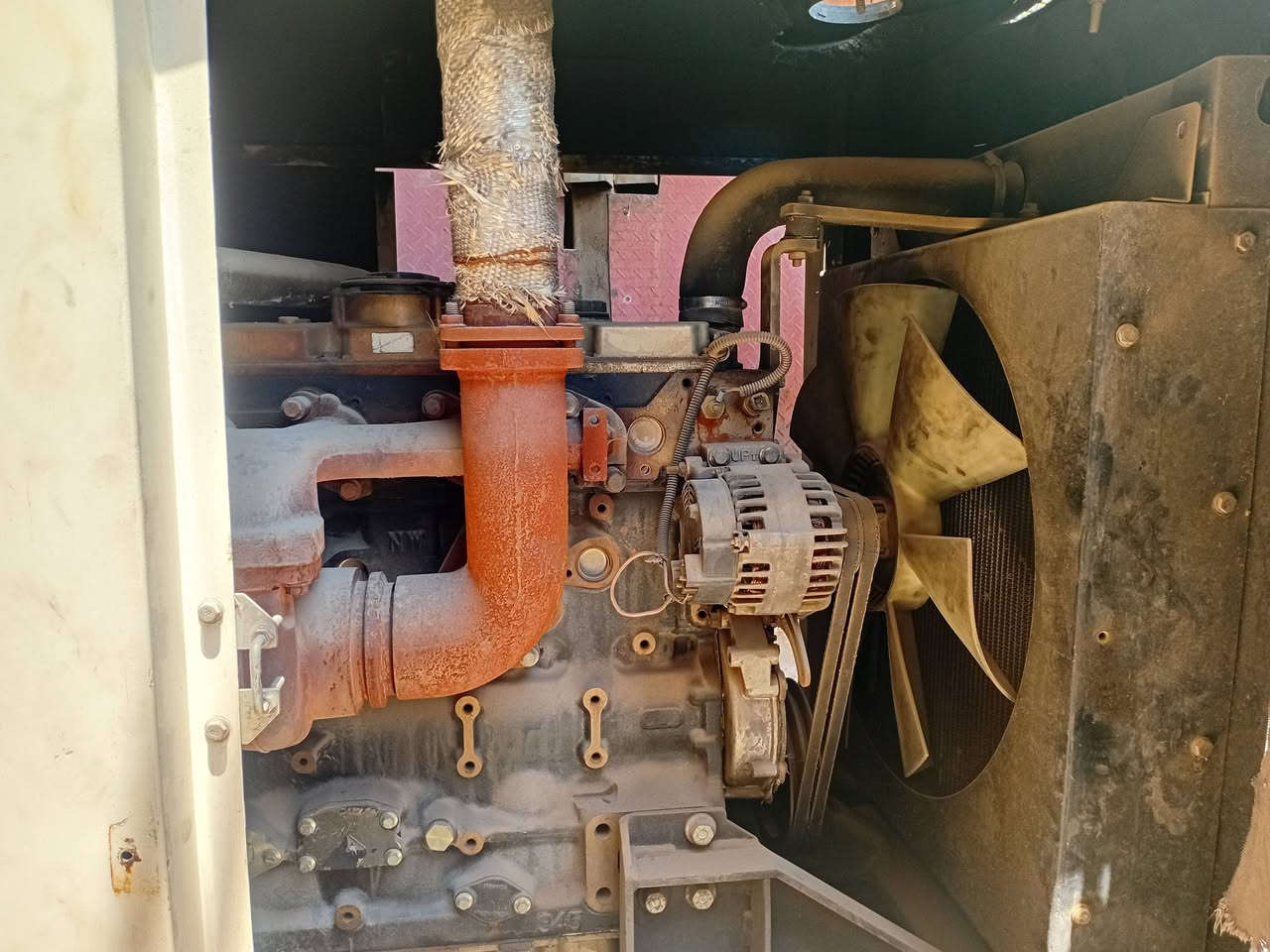 السلام عليكم عندي مولدة بيركنز اصلي بلاد للبيع مكينة لوك مامجفته  130 kv للإستفسار التواصل على الرقم ***********
