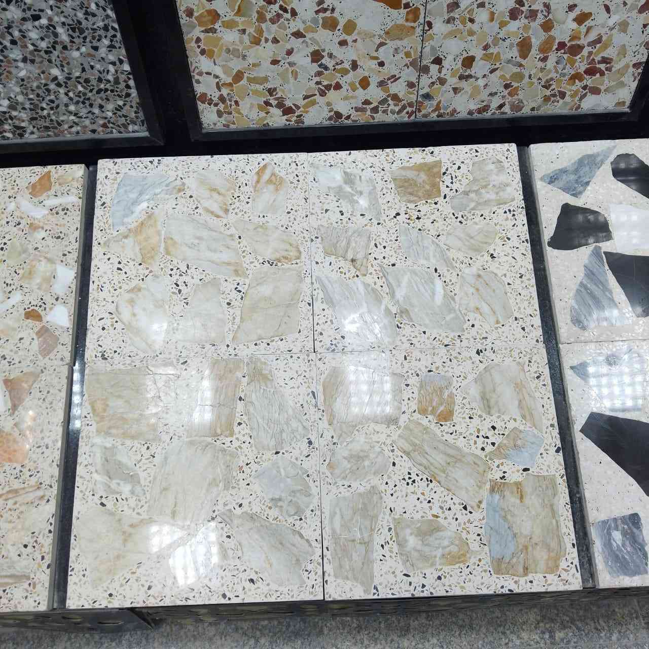 🔷 معمل كاشي الشمال – الجودة التي تبني الجمال 🔷
يُعلن معمل كاشي الشمال عن توفر أفضل أنواع الكاشي المخصص للأرضيات بمواصفات عالية وجودة مضمونة. نحن نعمل بخبرة واهتمام بالتفاصيل لنقدم لزبائننا منتجات تجمع بين المتانة، الأناقة، والتصاميم العصرية التي تناسب مختلف البيوت والمشاريع العمرانية.

في معملنا نحرص على اختيار أفضل المواد الأولية، واستخدام أحدث الطرق في التصنيع، لنضمن لكم كاشي يتميز بالقوة والتحمل ويعطي شكلاً جميلاً يدوم لسنوات طويلة. كما نوفر مجموعة متنوعة من الأشكال والألوان والقياسات لتناسب جميع الأذواق، سواء للمنازل أو المحلات أو المشاريع الكبيرة.

🔹 كاشي أرضيات بجودة عالية🔹 تصاميم حديثة ومميزة🔹 ألوان متعددة تناسب جميع الديكورات🔹 متانة وقوة تتحمل الاستخدام الطويل🔹 أسعار مناسبة وخدمة موثوقة

هدفنا الأول هو رضا الزبون وتقديم منتج نفتخر به في كل منزل أو مشروع يتم استخدامه فيه. لذلك نعمل دائماً على تقديم الأفضل من حيث الجودة والسعر والخدمة.

📍 العنوان: كركوك – بدايته مدخل شارع القدس📞 للاستفسار والحجز يمكنكم التواصل معنا عبر الاتصال أو WhatsApp المراسلة.
***********
***********
معمل كاشي الشمال اختيارك الصحيح لأرضية أجمل وجودة تدوم.
