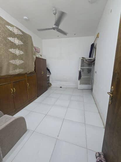 الدار للبيع المساحه 240متر طابو زراعي سند 25 تحويل مباشر بسم المشتري مباشر بناء حديث طابوق السقف صب كونكريت يتكون من غرف نوم 3ثلاثه+ستقبال+صاله 
+مطبخ حار+بارد+مجمع صحي خارجي وداخلي وطارمه وممر خلف البيت وطارمه كبيره وحديقه صغيره البيت جاهز من كلشي معايز أي شي الموقع المعاره قرب حمادي أبو الغذائية على شارع العام مباشر تبليط 
أي استفسار إتصال على الرقم التالي واتساب ***********
أو مراجعة مكتب ابو زهراء التميمي شارع المواكب مقابل حسينية الخزرج الخاص مفتوح
