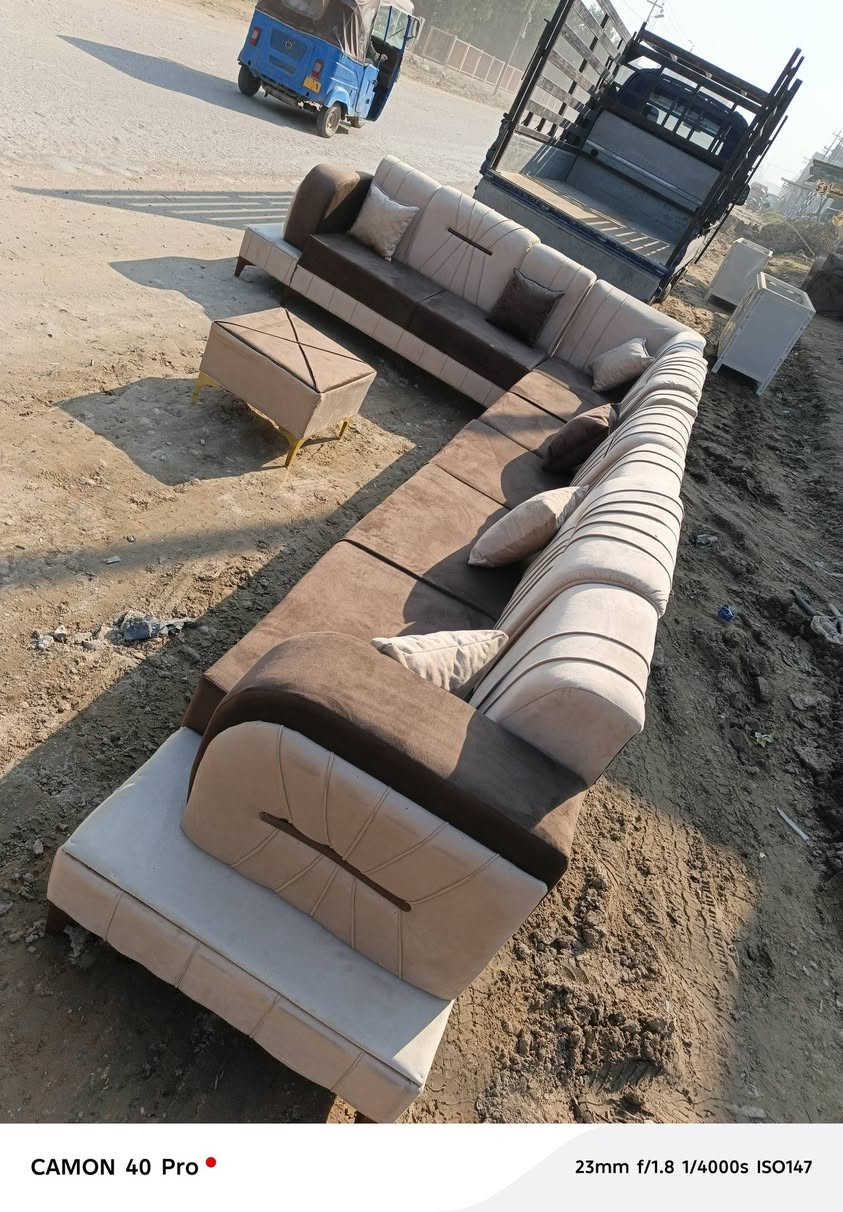 ديوان ١٠ نفرات مع كوشات شخط مابيه حيل نظيف مع طبله وسطيه حيل نظيف واكو توصيل الي باب بيتك عدنه توصيل ***********
