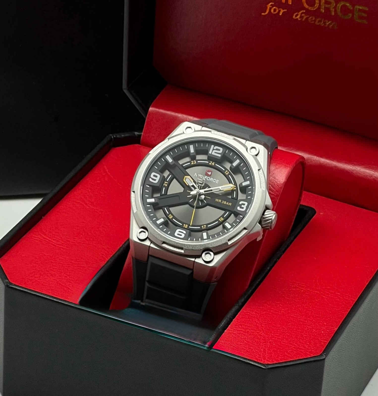 ⁨ دكّة الساعچـي ⌚️
.
Naviforce Tactical Series، الكولكشن الرياضي الضخم اللي يجمع بين هيكل الطائرة العسكري وروح الرجل العصري. فاصيل ميكانيكية مكشوفة من الأمام، وأرقام عريضة تقرأها من أول نظرة — لأن الرجل القوي ما عنده وقت يحدق في  ساعته 
.
⌚️ Naviforce Tactical Sport
◽️ مقاومة للماء WR 3BAR
◽️ عرض ٢٤ ساعة
◽️ كيس ضخم بتصميم عسكري
◽️ بوكس فاخر أسود وأحمر
◽️ متوفر بألوان متعددة
للحجز والاستفسار دايركت او على الواتساب 📲
يتوفر توصيل لجميع المحافظات 🚚
#العراق #viral #reels #trending #luxury⁩ دكّة الساعچي


**إذا كنت صاحب هذا الإعلان وتريد حذفه لأي سبب، رجاءا أرسل رسالة إلى الدعم الفني**