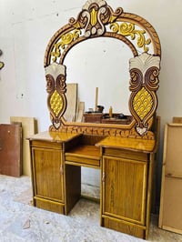 ميز مرايه نضيف  ٠٧٨١٢٨٣٧٩١٧