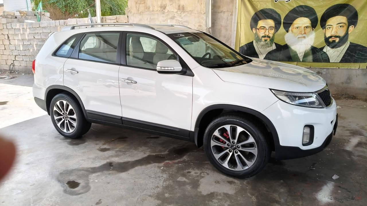 السلام عليكم 
***********
***********
السعر ((175)) وبيها مجال للشراي 
سياره كيه سورينتو موديل 2013 وارد خليجي كفاله عامه بيها بارد شبر باب الخلفي رقم انگليزي سنويه مجدده 7راكب  سلندر 6 للاستفسار الاتصال على الرقم التالي
