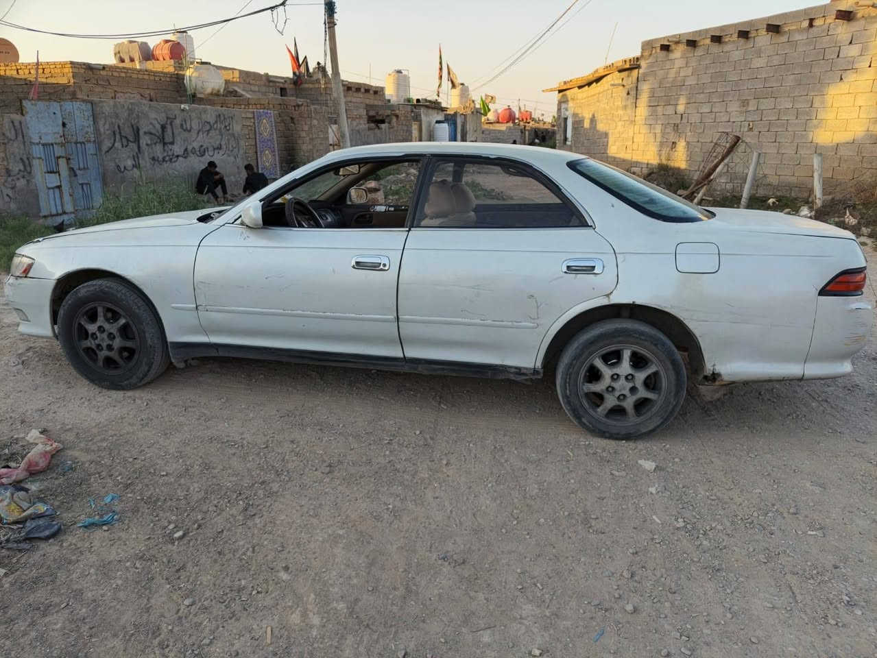 سياره ماركه الموديل 2000 مقفوله محرك وبير وسنويتها لل 30 مكلف بالنشر اتصال على الرقم ***********
