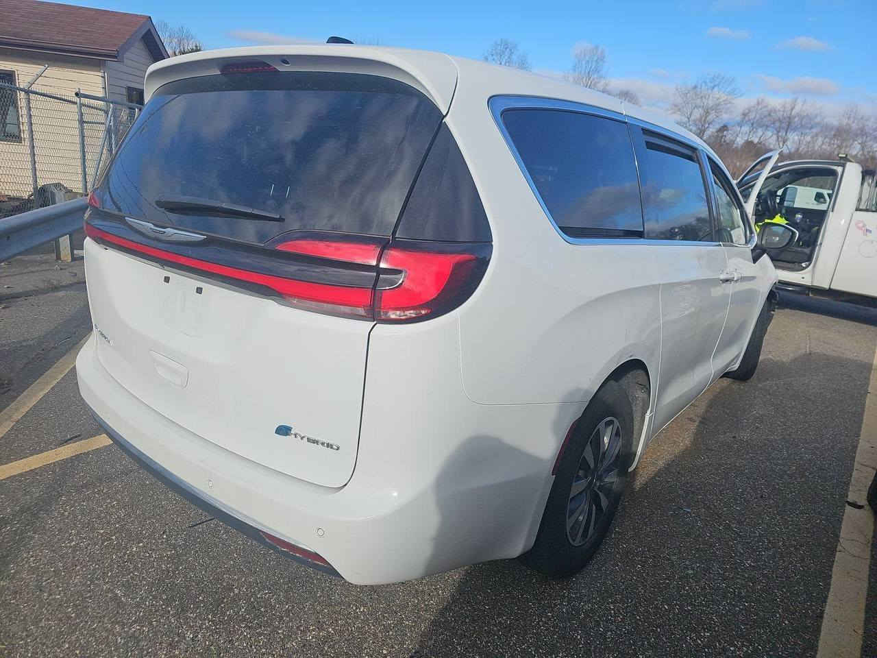 السلام عليكم 
باسفيكا 2023 هايبرد رقم بغداد بسمي
محرك 3600 كهرباء وبانزين
ماشيه 60  ميل 
مواصفات تورنك L 
ابواب كهرباء
جنطه كهرباء
تشغيل عن بعد
شاشه كامره
كراسي كهرباء وجلد
وباقي مواصفات التورنك معروفه
مكاني بابل القاسم
***********
السعر 21500$
