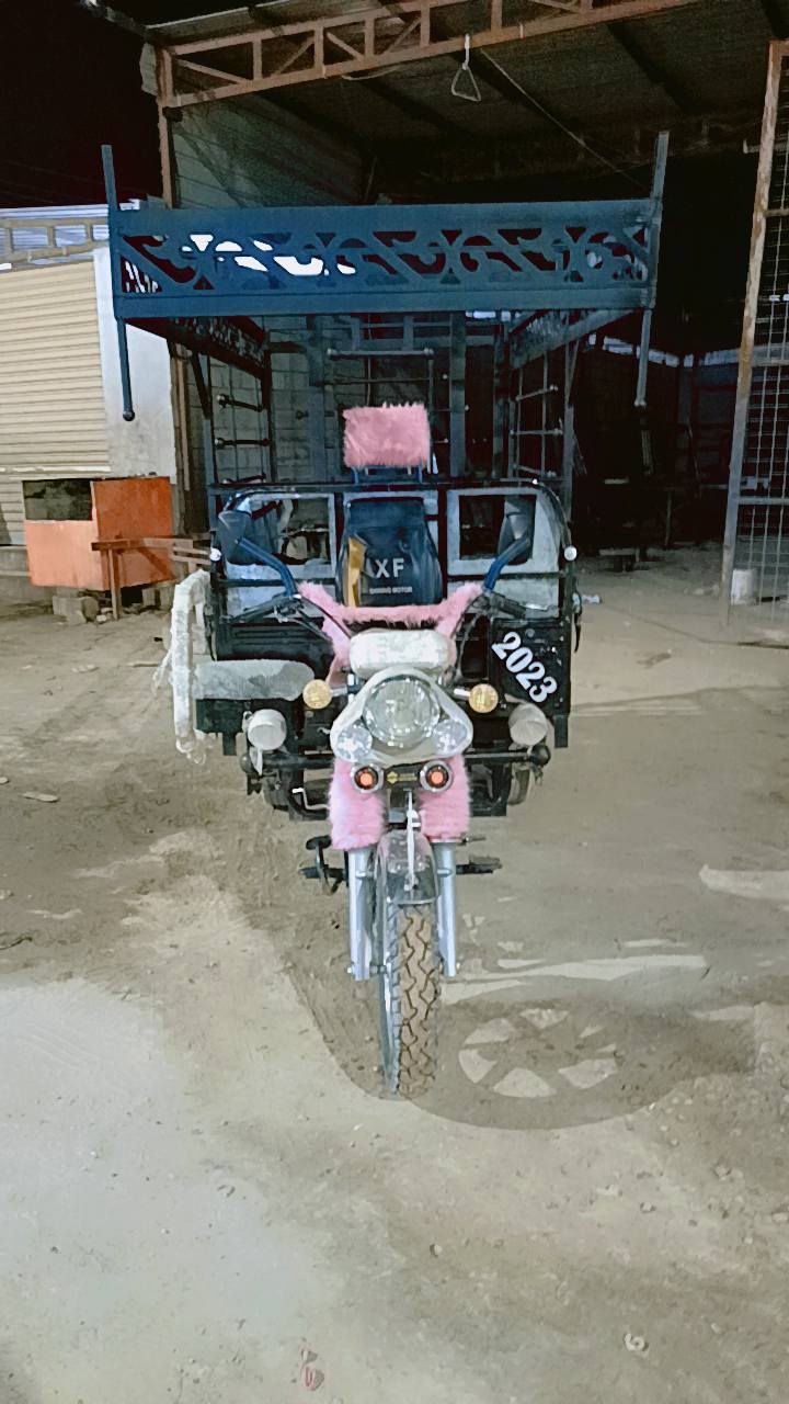 سلام عليكم طرطوره نضيف البيع موديل 23 بيه وراق صولي من محمد مزهر  مكاني الخميسه كيلو سعر مليونين 850وبيه مجال  رقم الهاتف ***********
