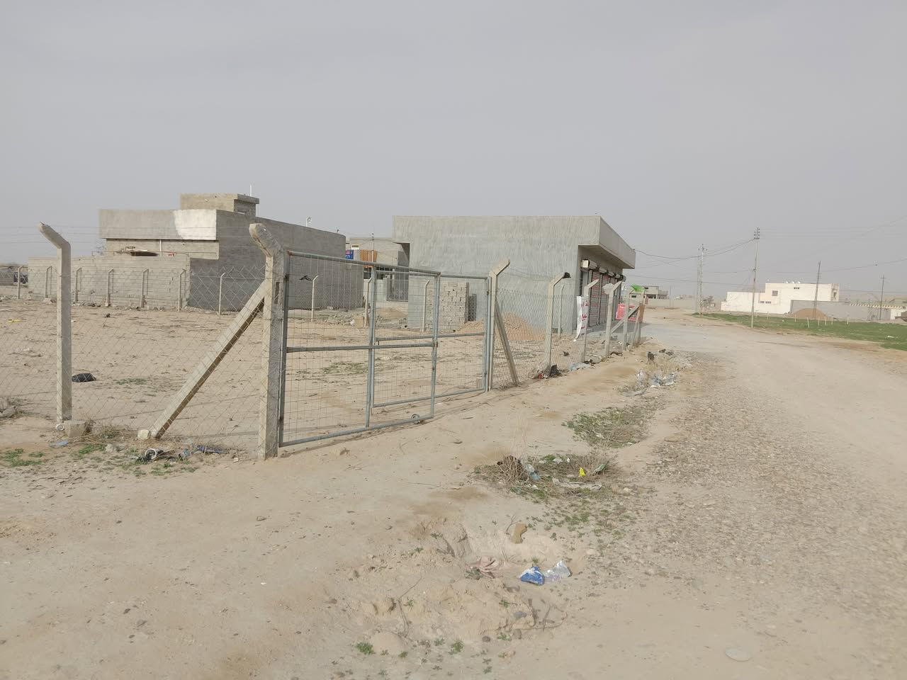 قطعه ارض للبيع بل فرسان خدمات كامله  1000م ركن طبك المحلات مسيجه سعر مناسب.. ***********
***********
