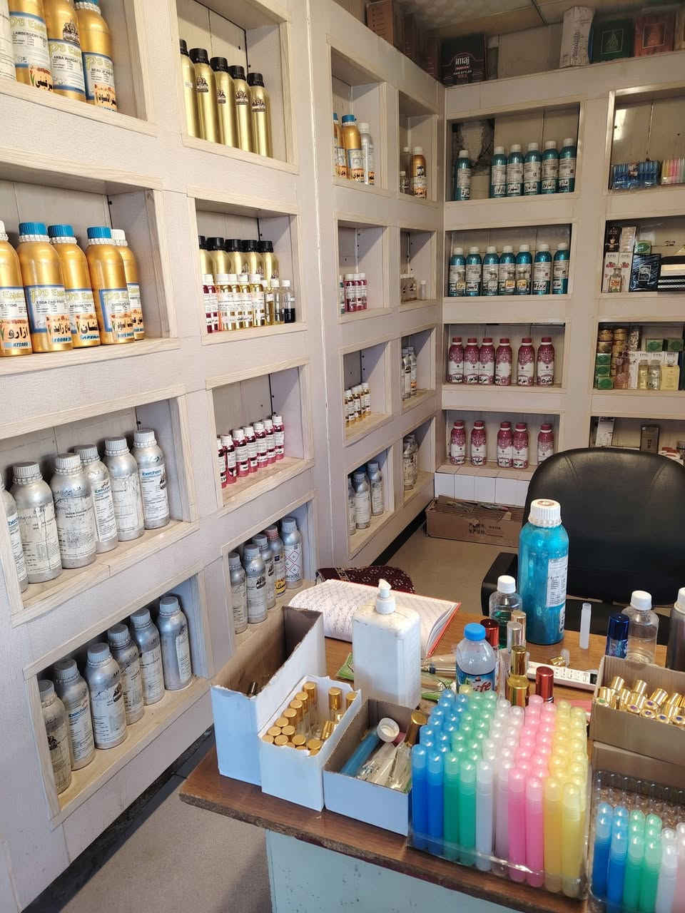 رائحتك هي بصمتك… 
أجعلها فريدة مع عطورنا المركزة #ثبات لامثل له تركيز عالً يدوم طويلاً
زورنا تجدون مايسركم 
عطور ابو توفيق الرملاوي الجبوري 
الشرقاط الساحل الايسر اسديرة 
رقم الهاتف ***********
