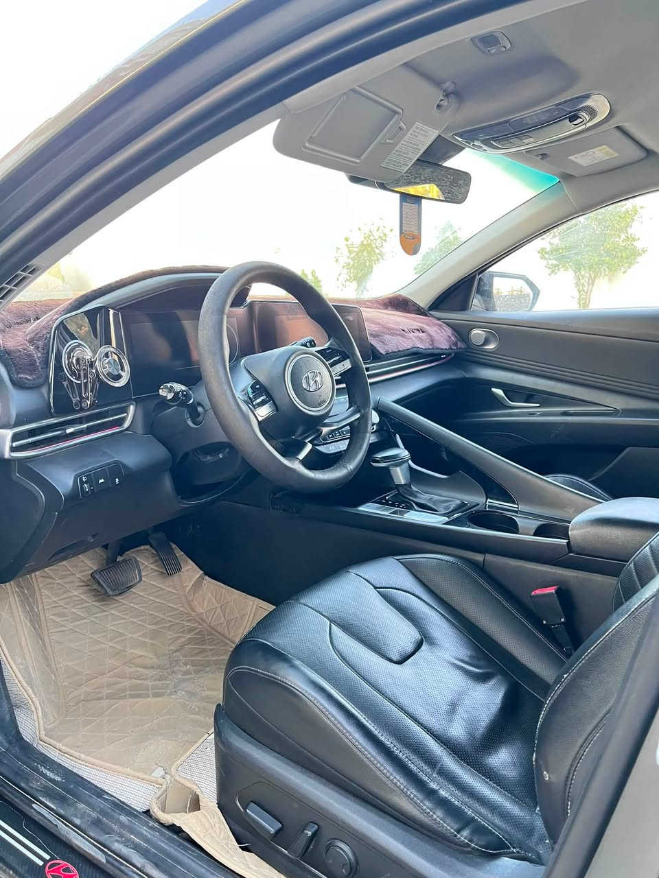 هيونداي أفانتي 2021 أمريكي
* محرك 2.0 لتر اقتصادي.

* جير أوتوماتيك CVT.

* تشغيل بصمة ودخول ذكي.

* شاشة عدادات رقمية + شاشة معلومات كبيرة.

* مقاعد جلد كهربائية مع ذاكرة.

* تبريد وتدفئة للمقاعد الأمامية.

* تكييف أوتوماتيك ثنائي.

* كاميرا خلفية مع حساسات.

* مثبت سرعة ذكي (رادار).

* نظام المحافظة على المسار.

* مراقبة النقطة العمياء.

* فرملة طوارئ وتحذير من الاصطدام.

* جنوط ألمنيوم 17 إنش.

* إنارة LED أمامية وخلفية.                         * شاشه تدعم 

* Apple CarPlay وAndroid Auto
* الضرر 4 قطع 

السعر ( 145 وبيها مجال ) 

رقم الهاتف ***********
